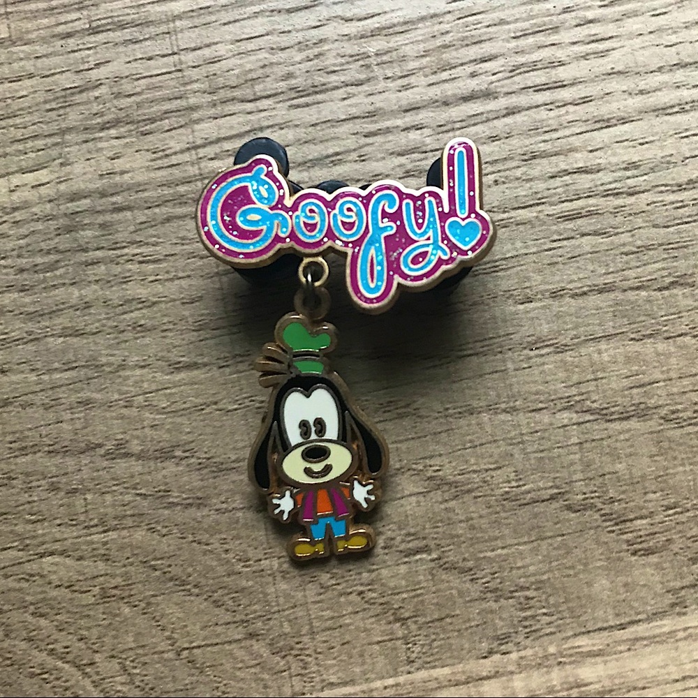Goofy Disney pin